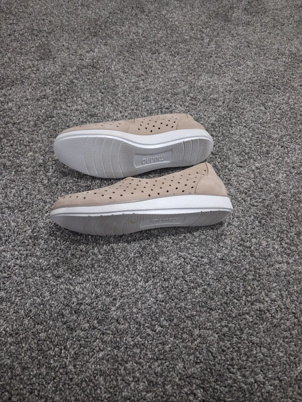 Munro Ridley Perforated Slip On Sneaker. Light Taupe Nubuck Leather. Size 7M NWT